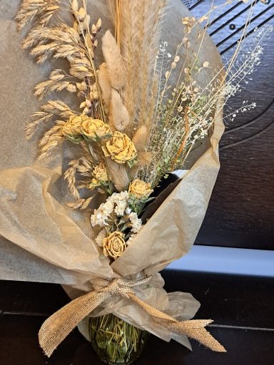 Bouquet in bud vase £20 (in situ)