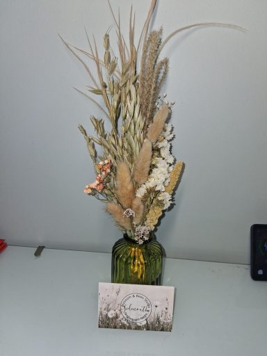 Bouquet in bud vase £20 (in situ)