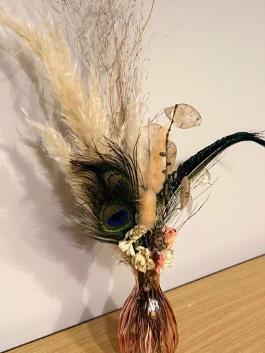 Bouquet in bud vase £20 (in situ)