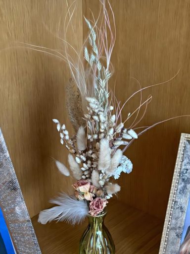 Bouquet in bud vase £20 (in situ)